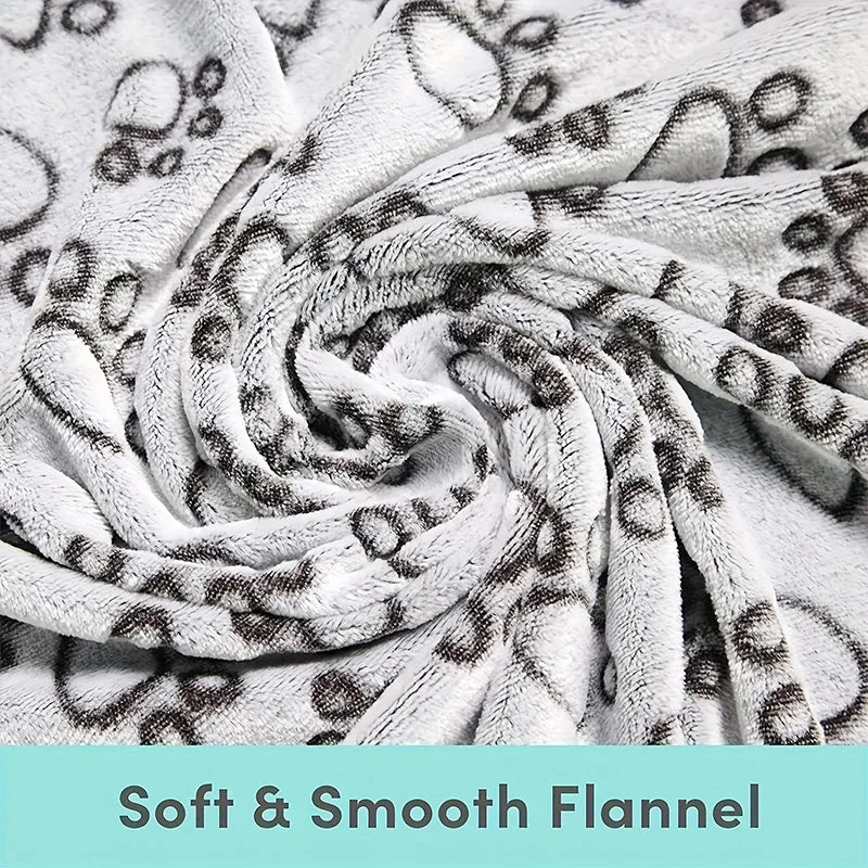 Soft Fluffy Pet Blanket Warm and Comfortable Cat Dog Bathrobe Flannel Pet Sleeping Blanket Machine Washable Dog Towel Cat Towels